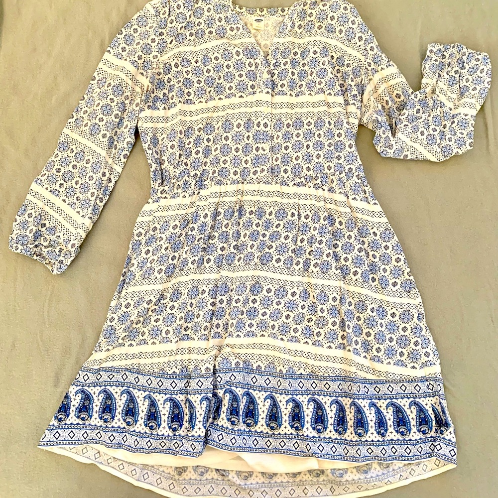 Long sleeve blue and white dress